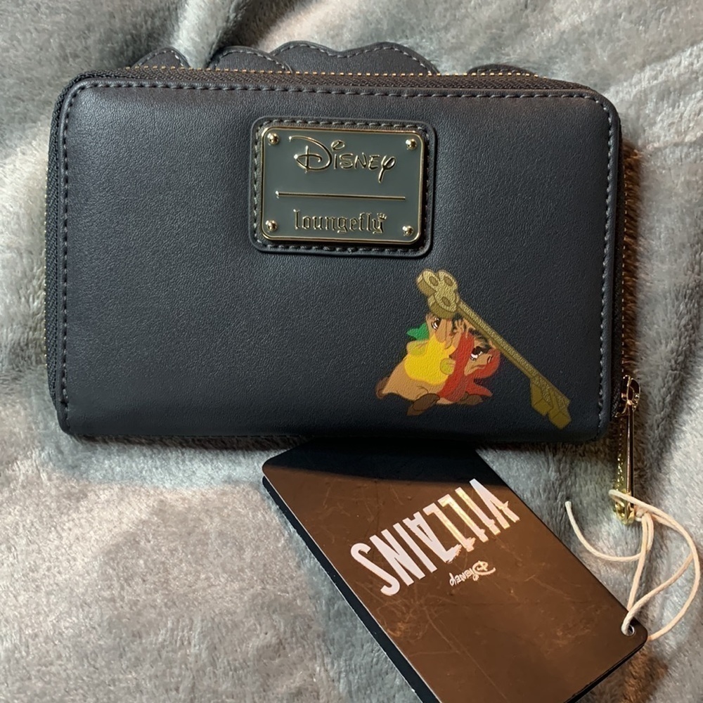 NWT 𝅺Evil Stepmother and Stepsisters Disney Loungefly Wallet - Picture 2 of 3